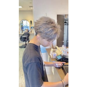 ハイトーンメンズニュアンスフェザーショート