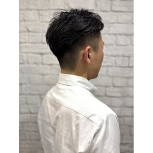 ビジネスシーンでも使えるツーブロスタイル