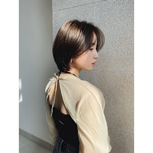 つや感×くびれ美人ナチュラルショート　