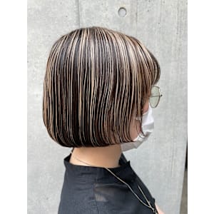 上質×抜け感。洗練された大人の“筋感ボブ”