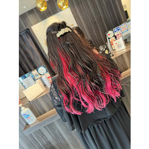 黒髪×ビビッドピンク