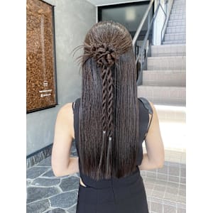 ケイ＊ヘアセット　ハーフアップ　カチモリ