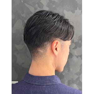 癖毛を活かしたセンターパート　　メンズカット/なんば