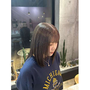 オリーブベージュ