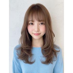 セミロング レイヤーカット 顔周りカット 前髪 ベージュカラ