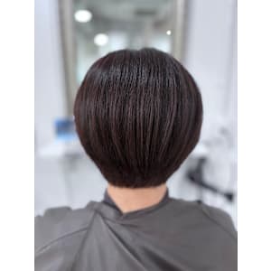 丸みシルエット×ツヤ感ショート