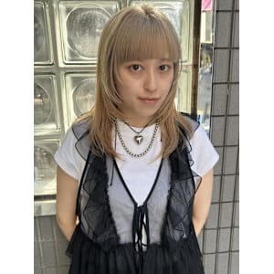 レイヤーカット×ベージュからー