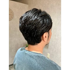 毛量調整でスッキリとした清潔感重視のヘアスタイル