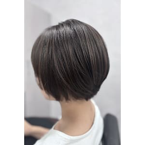 丸みシルエットの大人ショートボブ