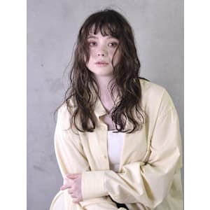 無造作ウェーブのアッシュグレージュ