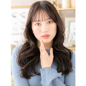 ゆるふわ波巻きウェーブ黒髪小顔ウェットヘア　くすみベージュ