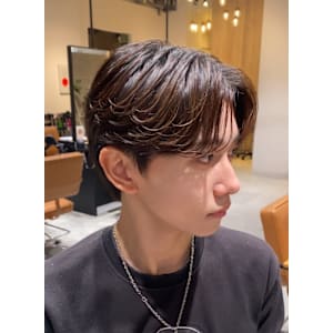 毛ながらの綺麗なセンターパート