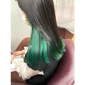 ビビットカラーでお洒落度アップ♪インナーグリーン