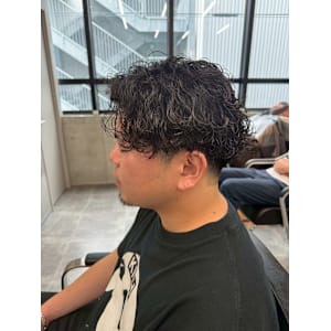 センターパート×波巻きパーマ