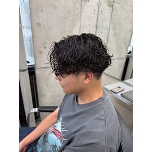 センターパート×波巻きパーマ