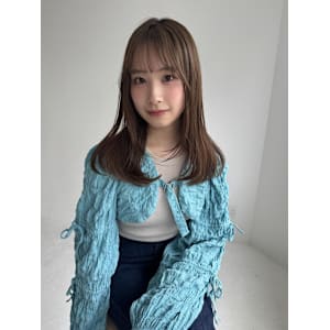 ケイ＊ミディアムレイヤー　顔まわりカット