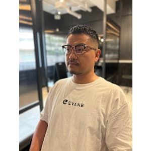 海外イケオジ　スキンフェードショート