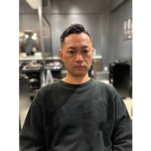 海外イケオジ　スキンフェードショート