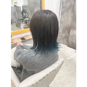 切りっぱなしボブ×エメラルドグリーン