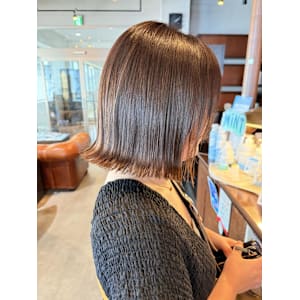 切りっぱなしボブ/グレージュカラー