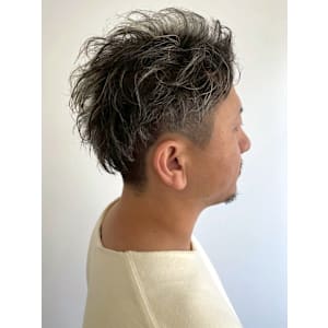 白髪ぼかしハイライト オールバック メンズパーマ 40代 - MENS SALON RUGGED 大野城店【メンズサロンラギッドオオノジョウテン】掲載中