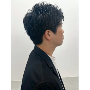 ビジネスショート 黒髪 刈り上げ 爽やか 束感スタイリング