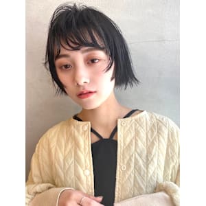 小顔ショート×顔周りニュアンスレイヤー×ダークアッシュ - aivee 吉祥寺【アイビーキチジョウジ】掲載中