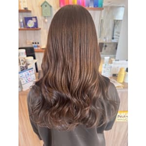 ベージュカラー似合わせカットセミロング