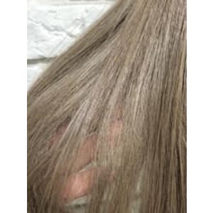 オリーブベージュ