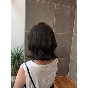 オリーブグレージュ