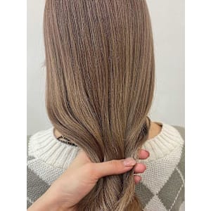 ブリーチオンカラー／透明感のあるベージュカラー