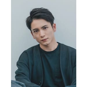 スーツ黒髪ショートマッシュ爽やかツーブロックゆるパーマ