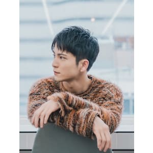 アップバングショート刈り上げ黒髪短髪マッシュ波巻きパーマ