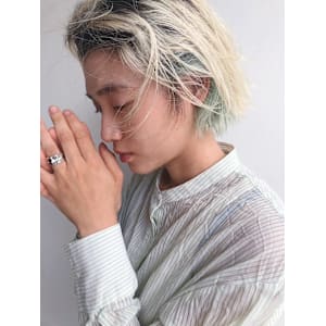 ミルクティーベージュが可愛いレイヤーボブ