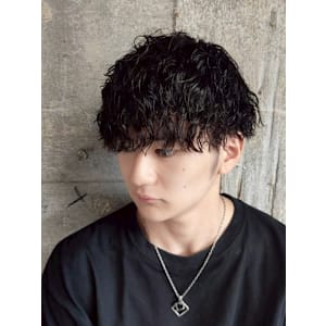 ツイスト　スパイラルパーマ　マッシュ　刈り上げ