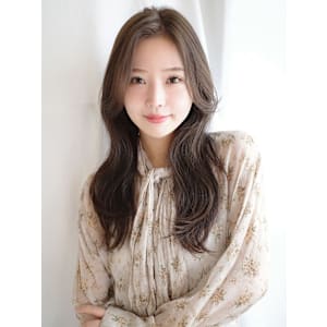 顔周りカット　小顔カット　センターパート　韓国風ヘア