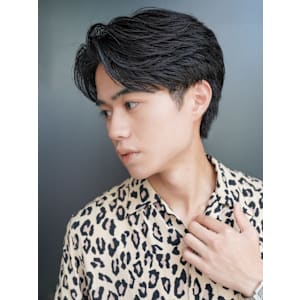 スーツ短髪ツーブロック束感モテる黒髪シークレットパーマ流行