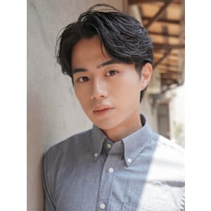 スーツ短髪ツーブロック束感モテる黒髪シークレットパーマ流行