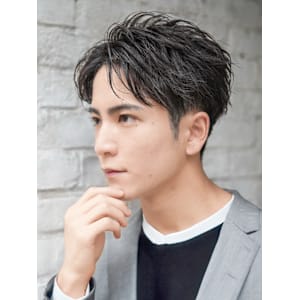 スーツ短髪ツーブロック束感モテる黒髪