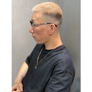 ブロンドベージュ ベリーショート ブリーチ 刈り上げ 40代 - Lauren&parade並木坂店【髪質改善/カラー】【ローレンアンドパレード】掲載中