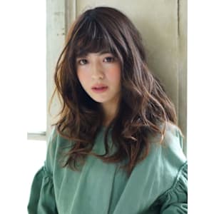 巻き髪ロング 顔周りカット オン眉 前髪カット フルバング