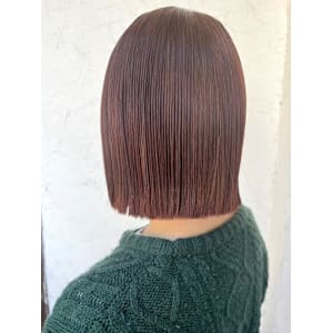 ハイトーンベージュ ブリーチ ストレート 切りっぱなしボブ