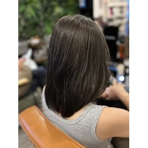 カーキグレージュ×大人ミディアム　