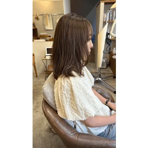 《花屋併設》レイヤーカット/明るめベージュ/グレージュカラー