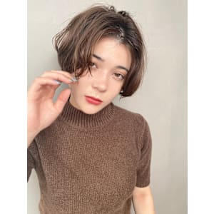 大人ショートボブ/前髪なしショート/透明感カラー