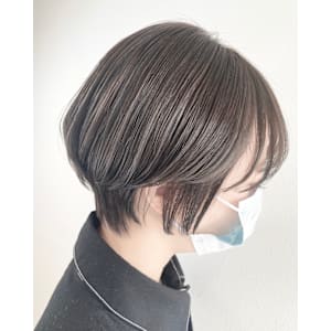 ショートボブ×オリーブグレージュ