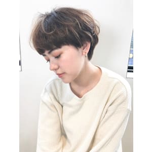 マッシュショート/丸みショートスタイル/暗髪