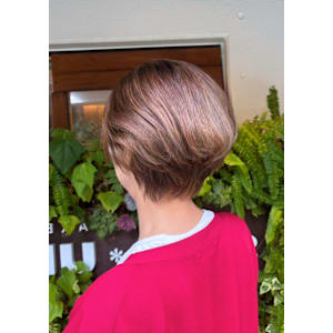 くびれショート × 白髪ぼかし × ミルクティーベージュ