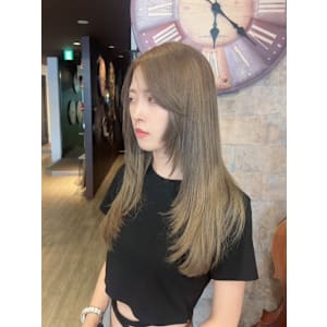 ブリーチなしオリーブベージュ×ロングレイヤー