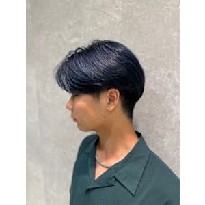 暗くても透明感のあるブルーブラック【三軒茶屋】